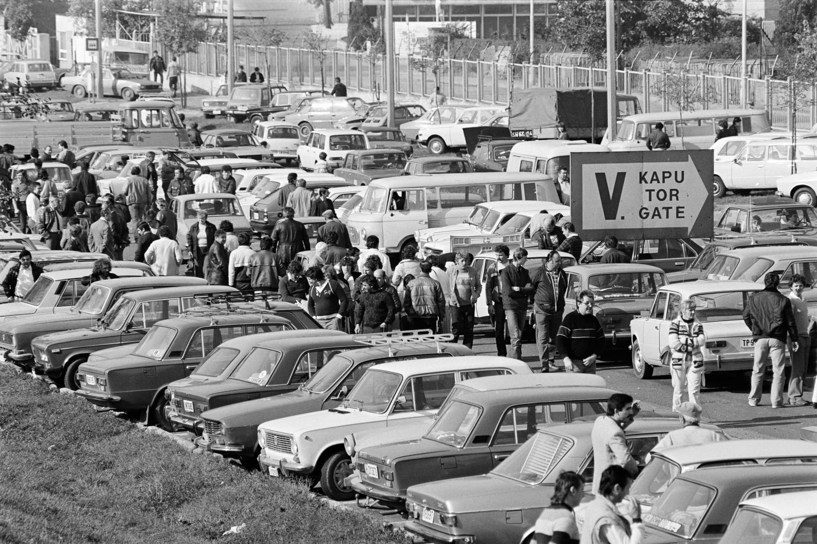 Magyarország, Budapest X., Albertirsai (Dobi István) út, használtautó-piac a BNV melletti parkolóban., 1985, Prohászka Imre, autópiac, Budapest, Fortepan #289162