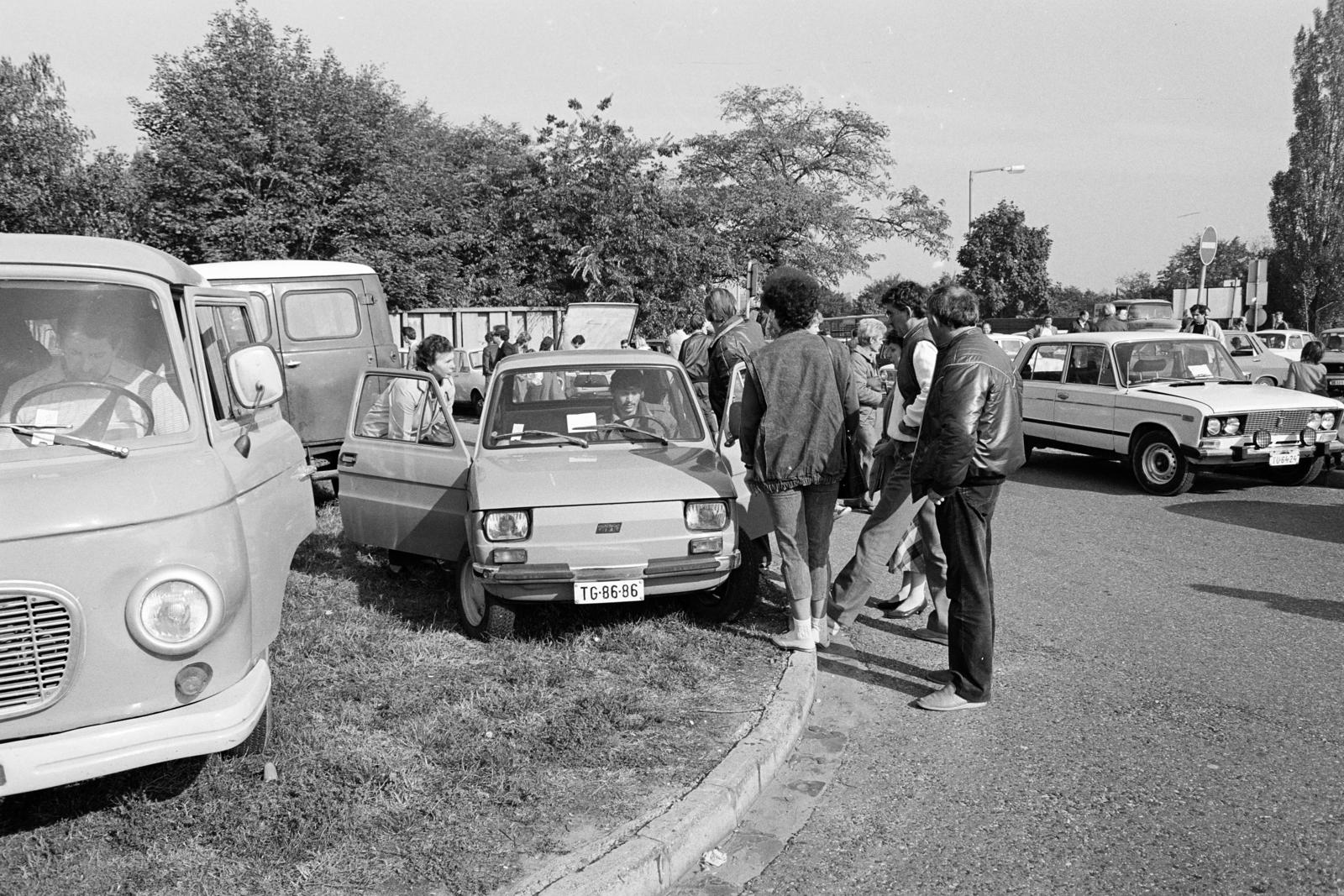 Hungary, Budapest X., Albertirsai (Dobi István) út, használtautó-piac a BNV melletti parkolóban., 1985, Prohászka Imre, number plate, car market, Lada-brand, Budapest, Fortepan #289166