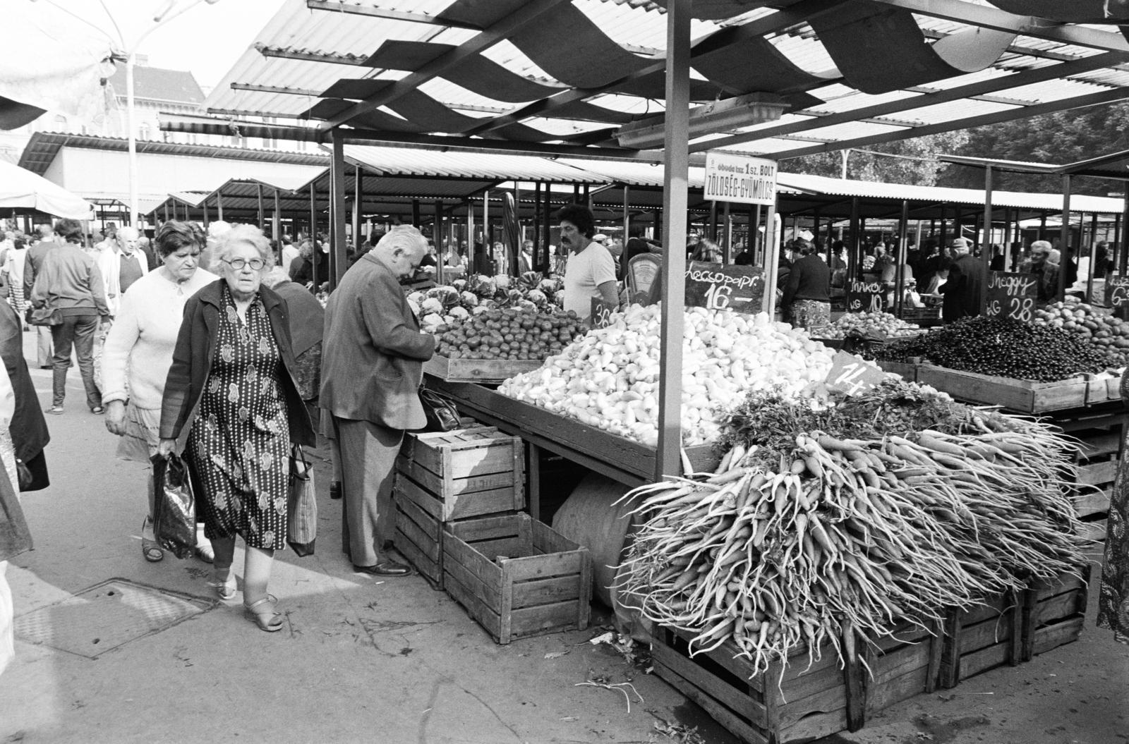 Hungary, Budapest XIII., Lehel (Élmunkás) téri piac., 1983, Prohászka Imre, Budapest, Fortepan #289217