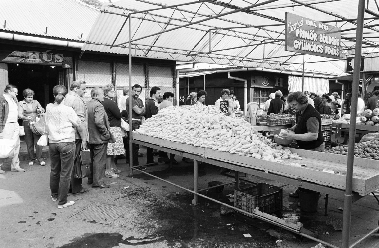 Hungary, Budapest XIII., Lehel (Élmunkás) téri piac., 1983, Prohászka Imre, Budapest, Fortepan #289219