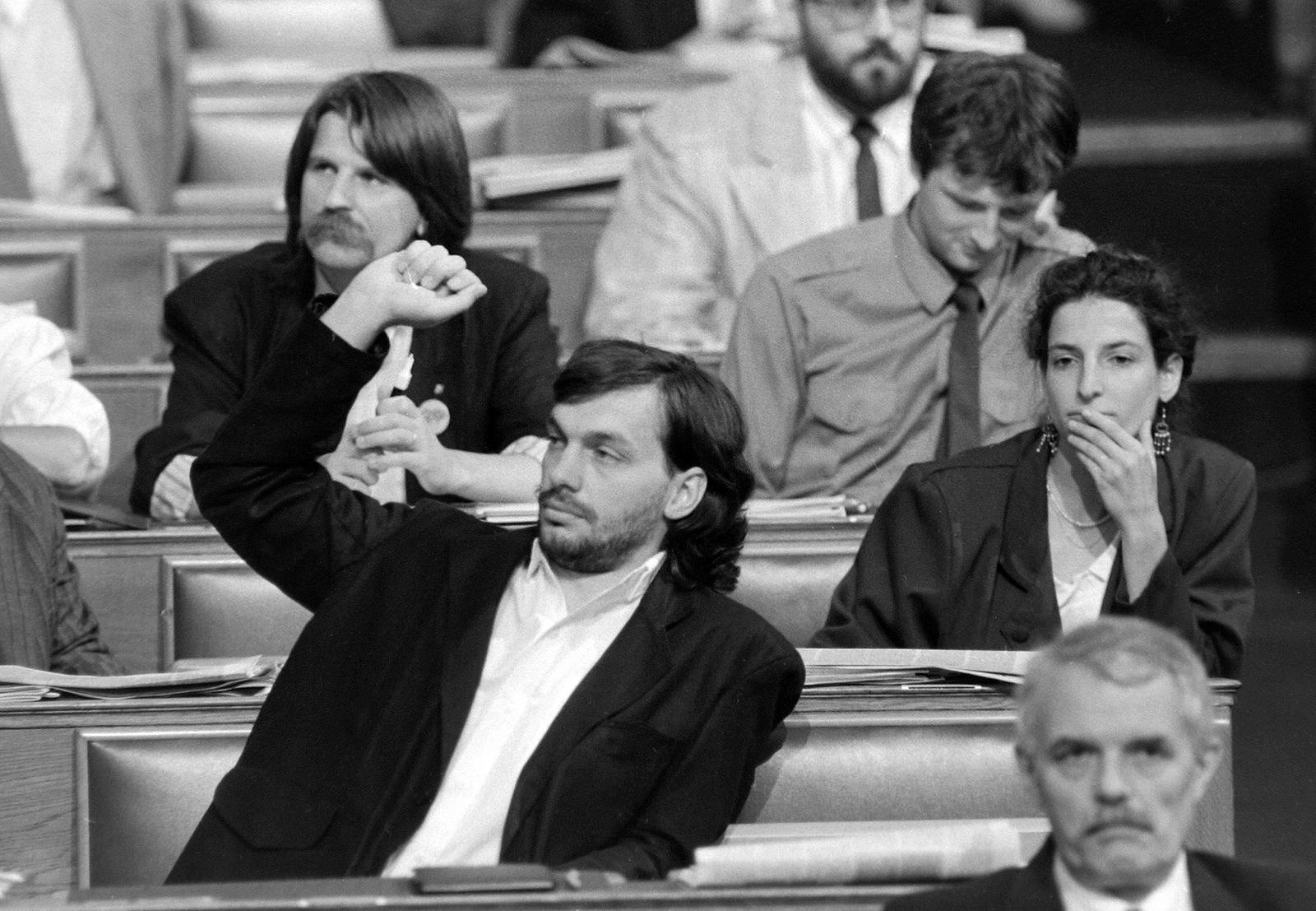 Hungary, Budapest V., Parlament, az Országgyűlés ülése. Előtérben balra Orbán Viktor politikus, országgyűlési képviselő, későbbi miniszterelnök., 1990, Prohászka Imre, Budapest, Fortepan #289318