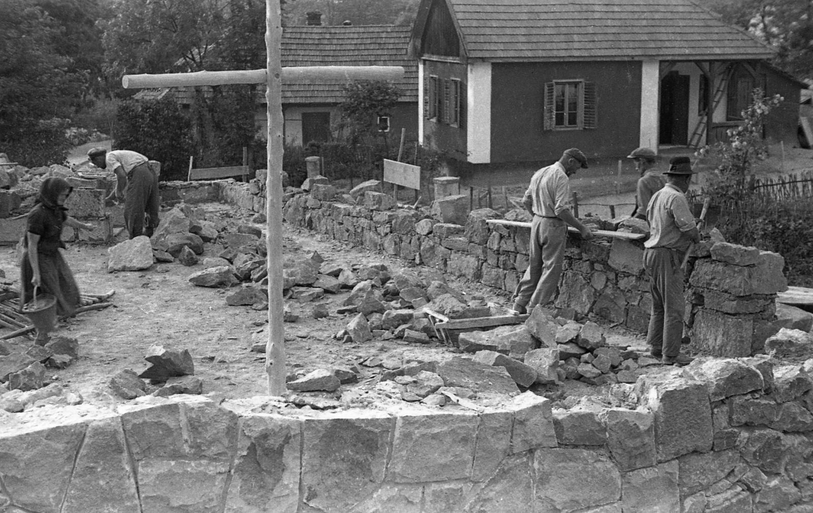 Magyarország, Cserépváralja, Munkácsy Mihály utca (Felszabadítók útja), a Munkás Szent József-templom építkezése (tervező Csaba László, 1961.)., 1961, Csaba László örökösei, terméskő, építkezés, Fortepan #289372