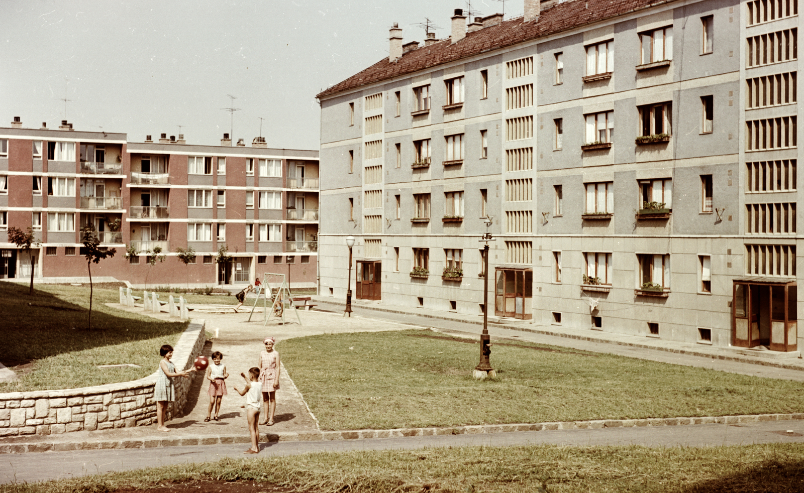 Hungary, Kazincbarcika, Béke tér., 1964, Építésügyi Dokumentációs és Információs Központ, VÁTI, colorful, Fortepan #28938