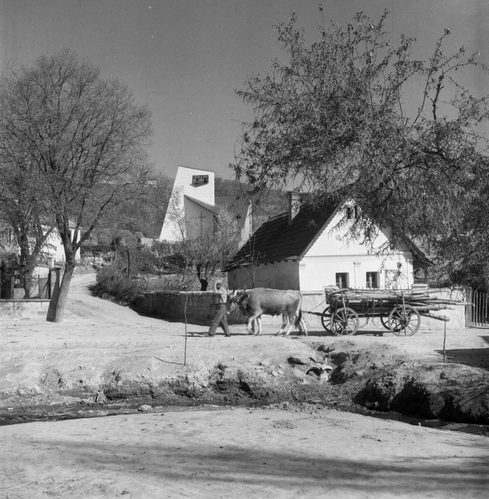 Hungary, Cserépváralja, Alkotmány út, szemben a Munkácsy Mihály utca (Felszabadítók útja), Munkás Szent József-templom (tervező Csaba László, 1961.)., 1962, Csaba László örökösei, Best of, chariot, Fortepan #289388