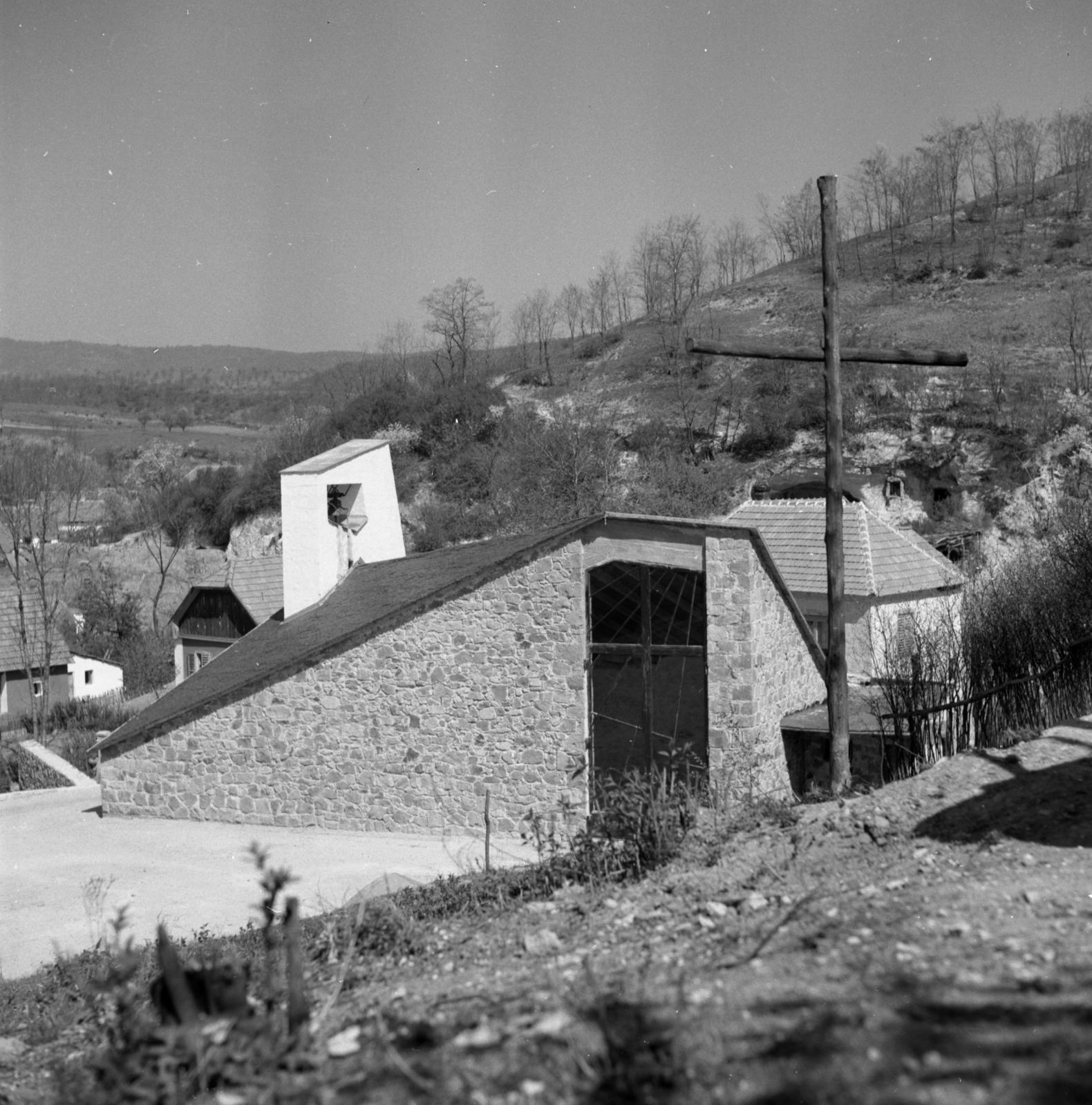 Hungary, Cserépváralja, Munkácsy Mihály utca (Felszabadítók útja), Munkás Szent József-templom (tervező Csaba László, 1961.)., 1962, Csaba László örökösei, modern architecture, Fortepan #289393