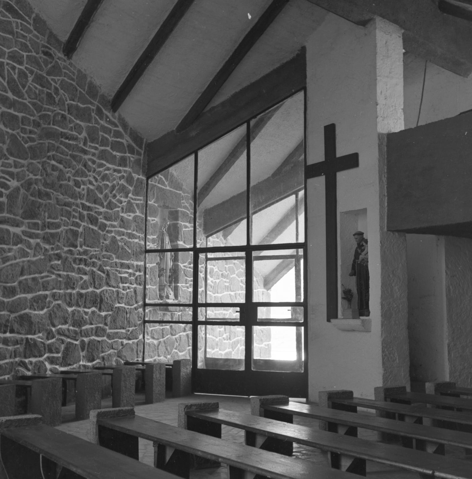 Hungary, Cserépváralja, Munkácsy Mihály utca (Felszabadítók útja), Munkás Szent József-templom (tervező Csaba László, 1961.)., 1962, Csaba László örökösei, modern architecture, church interior, Fortepan #289401