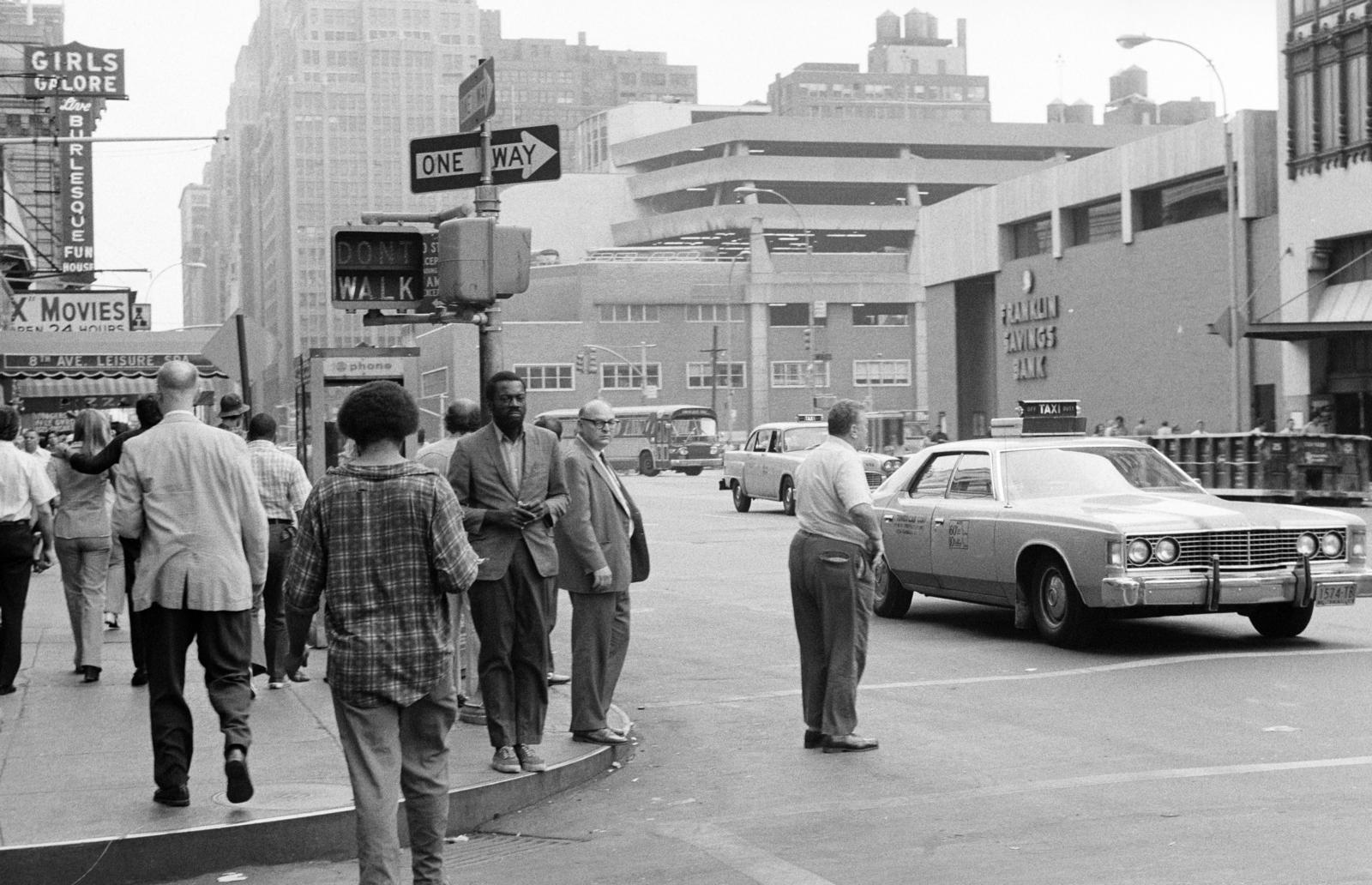 USA, New York, a 8th Avenue, W 43rd Street és W 42nd Street közötti szakasza., 1974, Bencseky Mátyás, Fortepan #289457