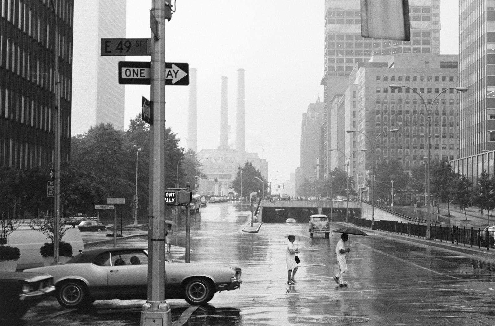 USA, New York, 1st Avenue és a United Nations Plaza az E 49th Street kereszteződése felől az 1st Avenue Tunnel felé., 1974, Bencseky Mátyás, Fortepan #289469