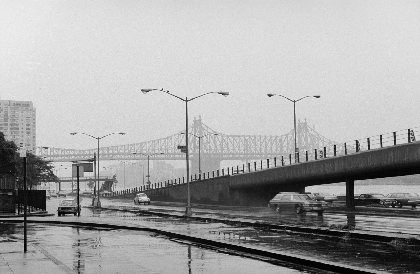 USA, New York, E 49th Street felől az FDR Drive, távolabb az Ed Koch Queensboro Bridge., 1974, Bencseky Mátyás, Fortepan #289470