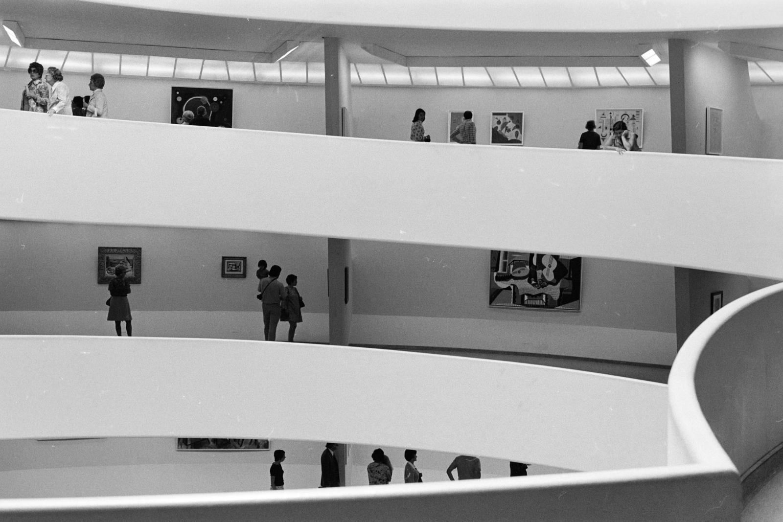 USA, New York, 5th Avenue 1071., Solomon R. Guggenheim Museum., 1974, Bencseky Mátyás, modern art, modern architecture, exhibition, museum, Fortepan #289474