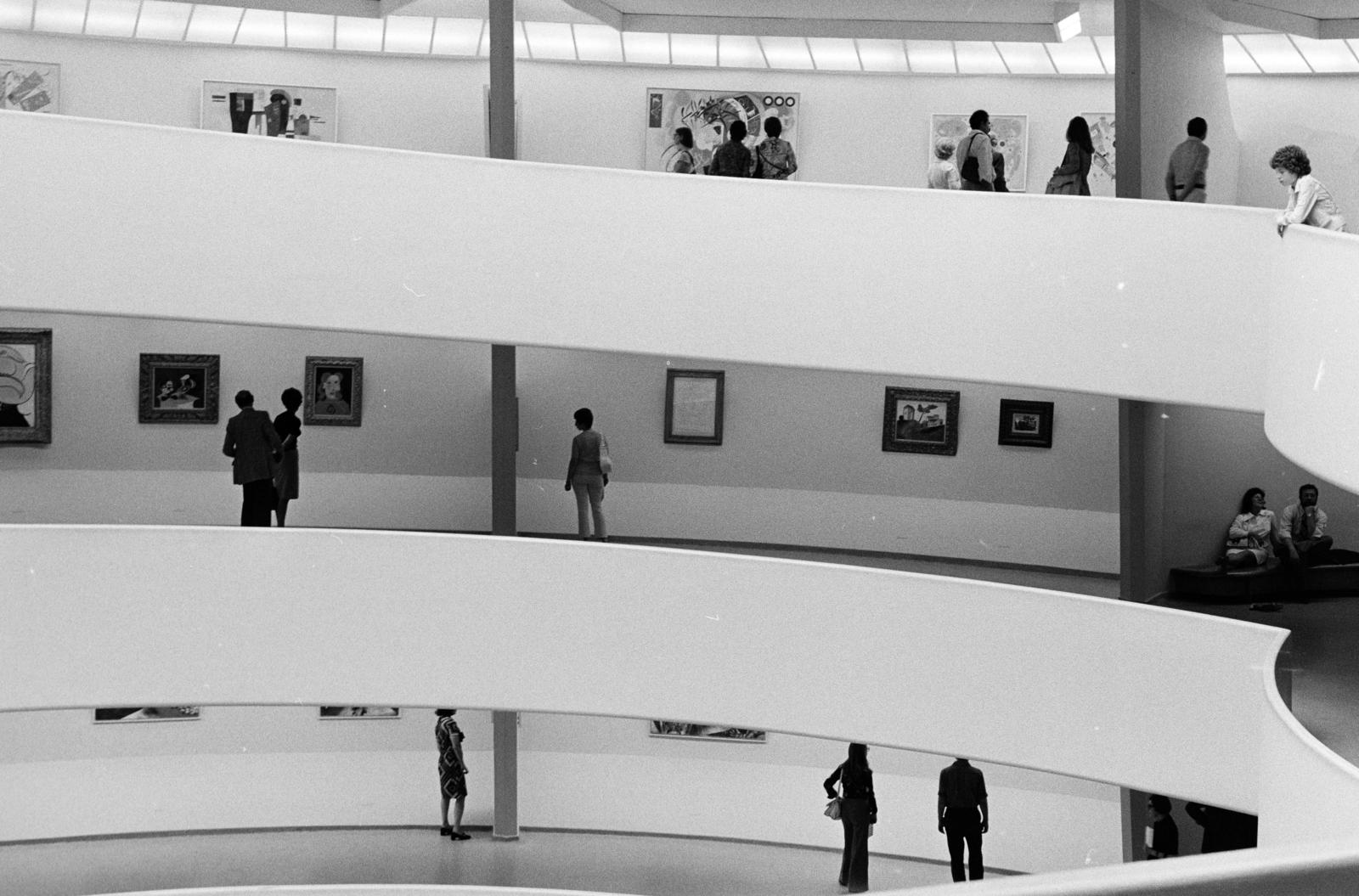 USA, New York, 5th Avenue 1071., Solomon R. Guggenheim Museum., 1974, Bencseky Mátyás, Best of, visitors, exhibition, Fortepan #289480