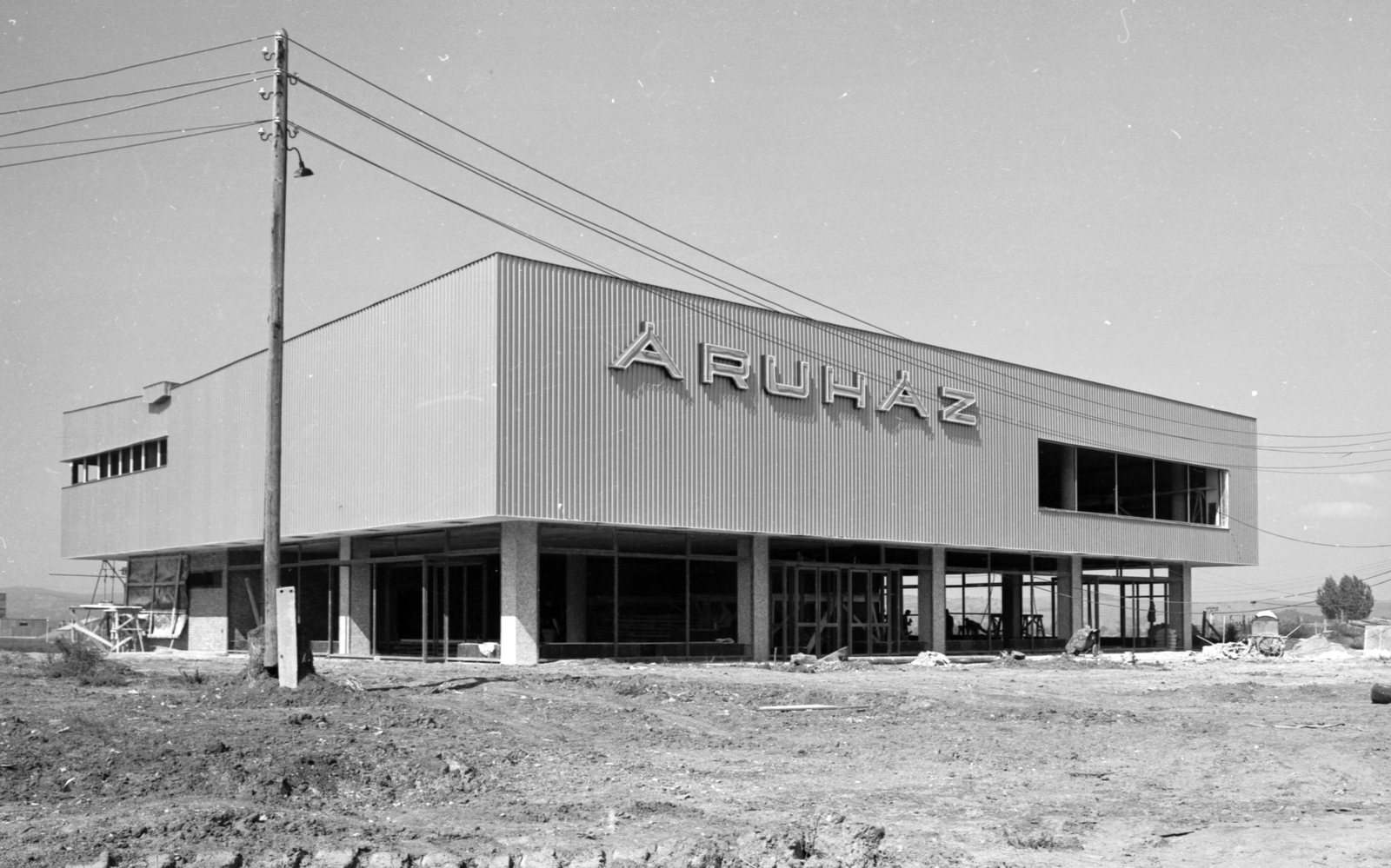 Hungary, Kazincbarcika, Fő tér 39., 1967, Építésügyi Dokumentációs és Információs Központ, VÁTI, construction, store, Fortepan #28949