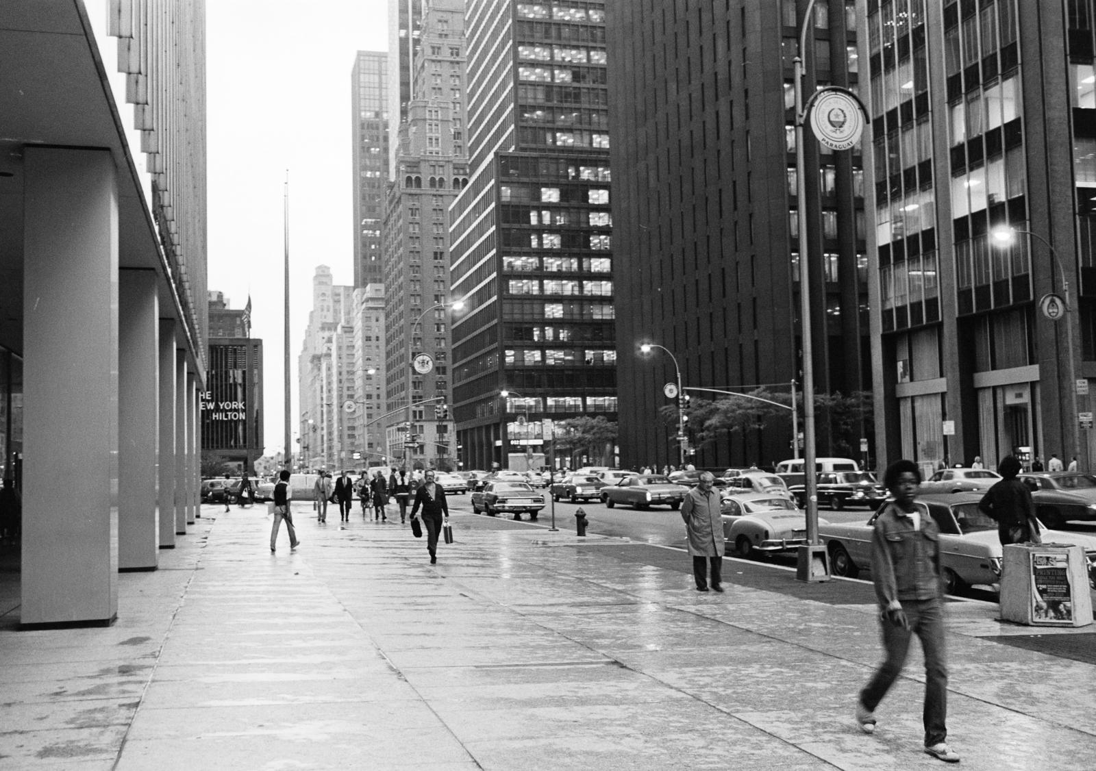 USA, New York, 6th Avenue, balra az Equitable Building a W 52nd Street saroknál., 1974, Bencseky Mátyás, Fortepan #289495
