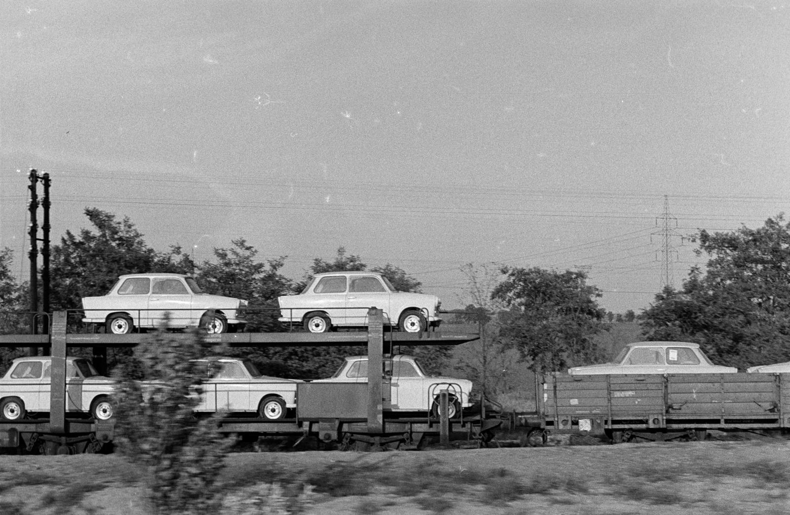 Magyarország, Dunakeszi, a Fő út (2-es főút) Göd határában., 1964, Bencseky Mátyás, autószállító, Trabant 601, Fortepan #289598