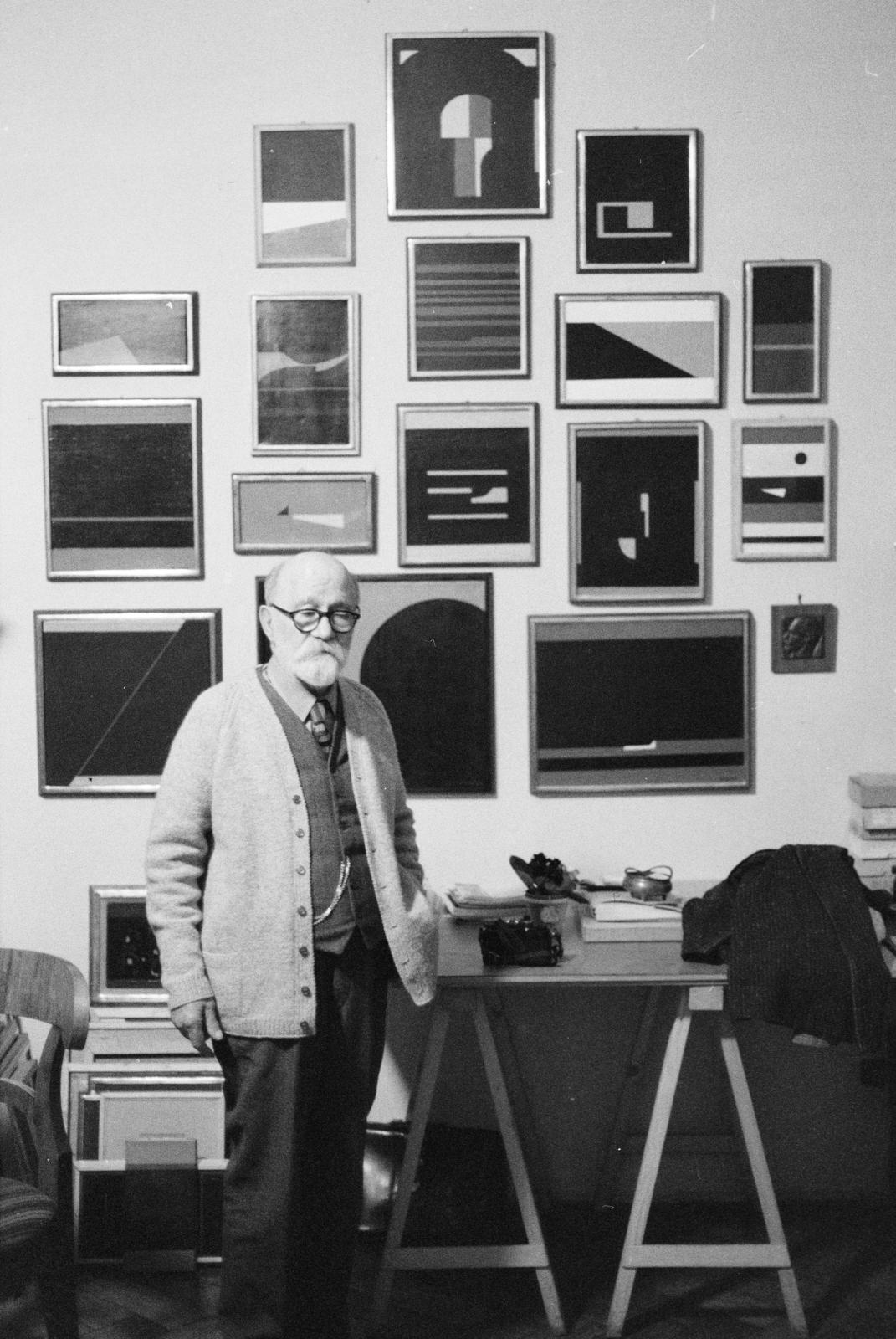 Hungary, Barcsay Jenő festőművész., 1980, Bencseky Mátyás, painting, photo in a frame, modern art, Fortepan #289609