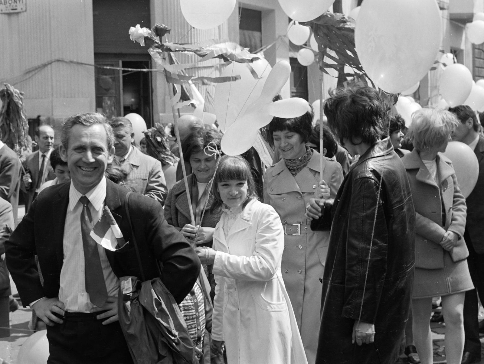 1973, Bencseky Mátyás, maypole, baloon, Fortepan #289631
