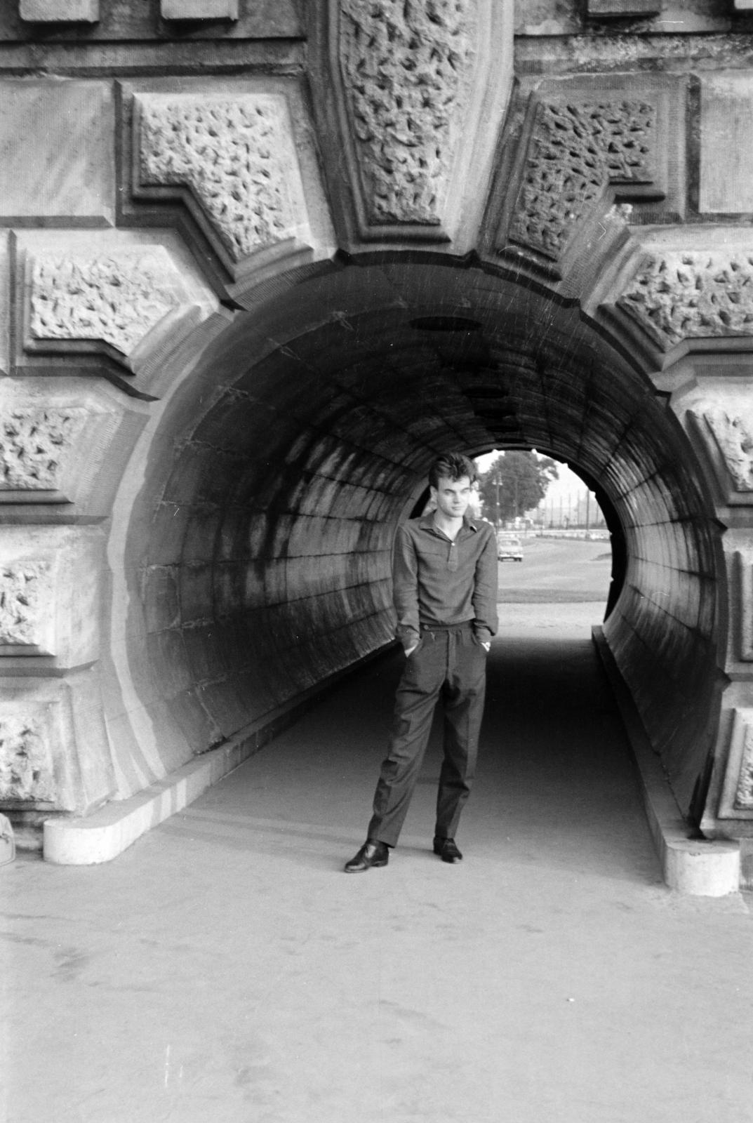 Hungary, Budapest V., a felvétel a Széchenyi Lánchíd pesti hídfőjénél a gyalogos alagútnál készült., 1963, Bencseky Mátyás, Budapest, Fortepan #289638