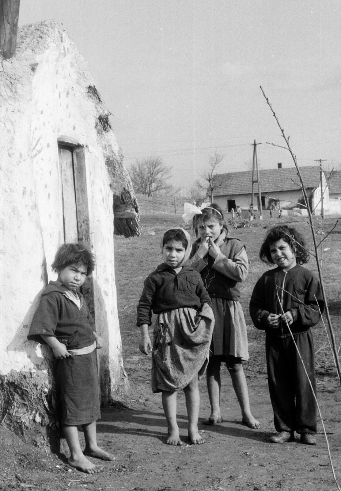 1971, Bencseky Mátyás, Social documentary photography, poverty, kids, Fortepan #289648