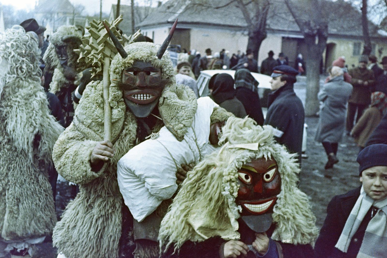 Hungary, Mohács, Kóló tér, busójárás idején., 1961, Bencseky Mátyás, Busó-walking, Fortepan #289651