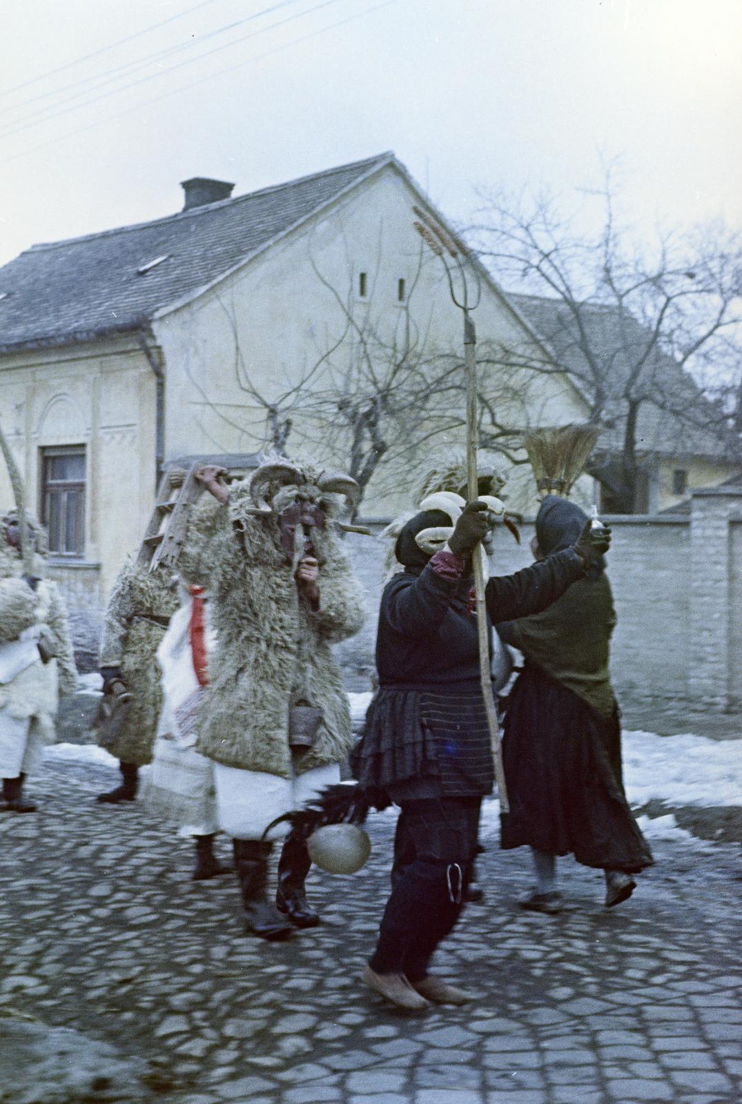 1961, Bencseky Mátyás, Busó-walking, Fortepan #289657