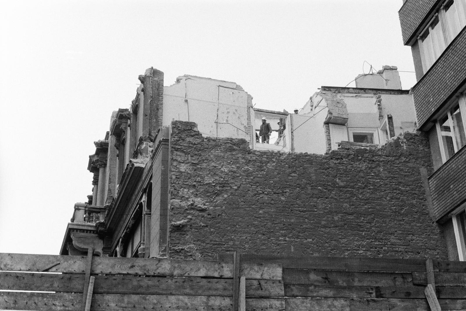 Magyarország, Budapest VII., a Károly (Tanács) körút 9. számú ház bontása., 1979, Bencseky Mátyás, Budapest, Fortepan #289710