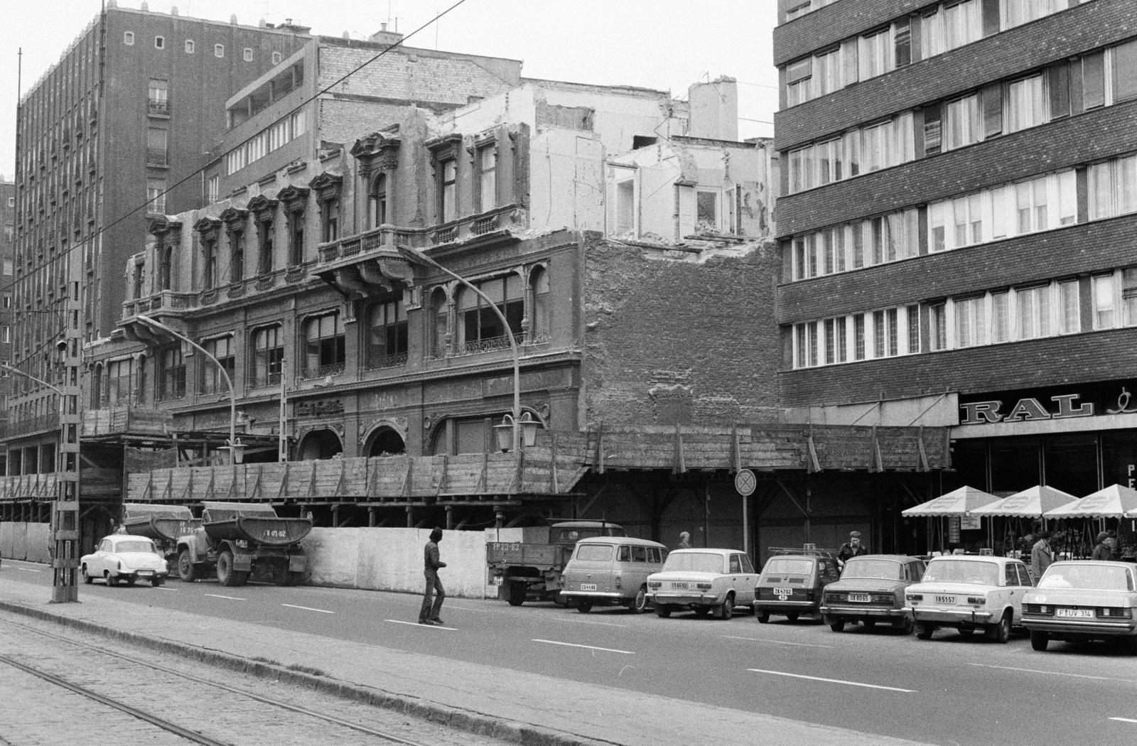 Magyarország, Budapest VII., a Károly (Tanács) körút 9. számú ház bontása., 1979, Bencseky Mátyás, Budapest, Fortepan #289711