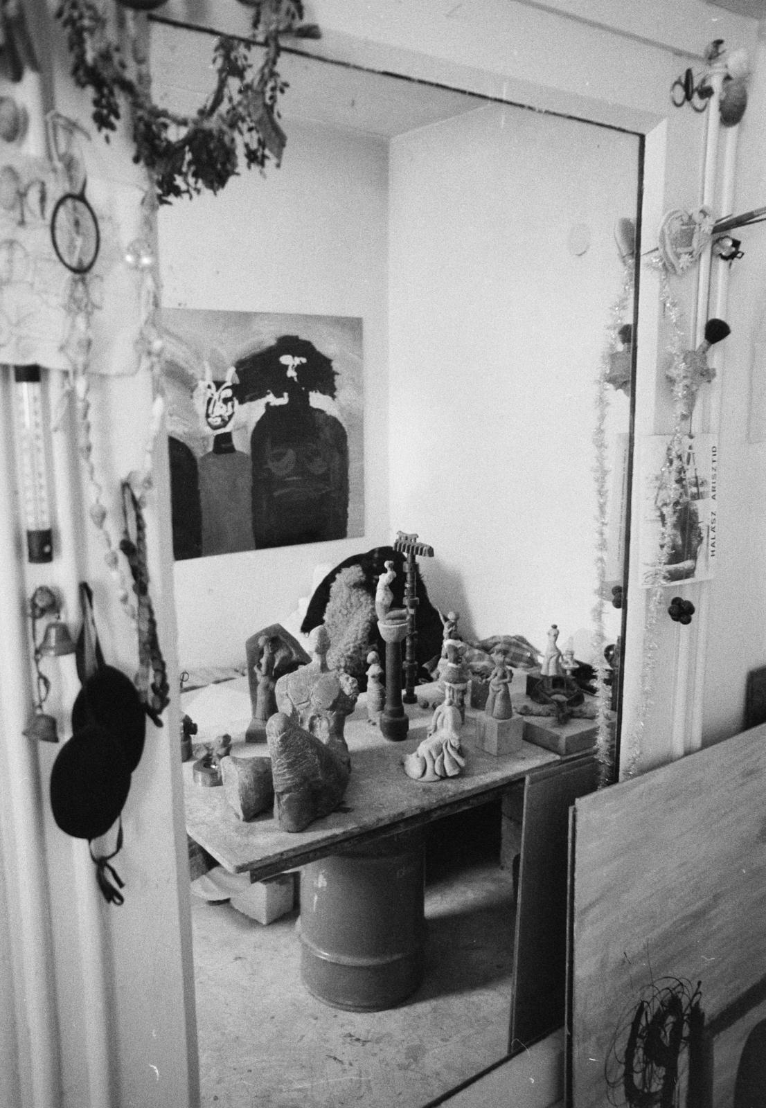 Magyarország, Budaörs, Ostor köz 8., a felvétel Halász Arisztid festő- és szobrászművész házában készült., 1974, Bencseky Mátyás, modern művészet, tükröződés, szobor, Fortepan #289741