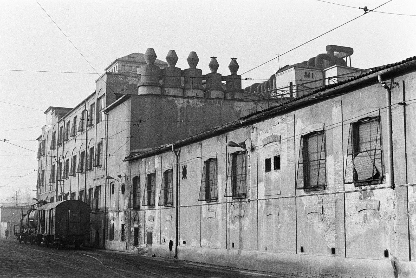 Magyarország, Budapest IV., Zsilip utca, jobbra a BUDALAKK a Váci út és a Dunasor között., 1962, Bencseky Mátyás, Budapest, vasúti szerelvény, Fortepan #289783