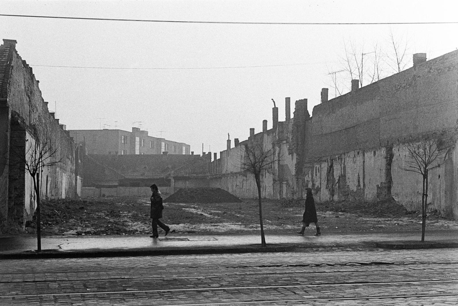 Hungary, Budapest IV., az Árpád út a Berzeviczy Gergely utcánál, háttérben a Temesvári utca 12. számú ház látszik., 1969, Bencseky Mátyás, Budapest, Fortepan #289789