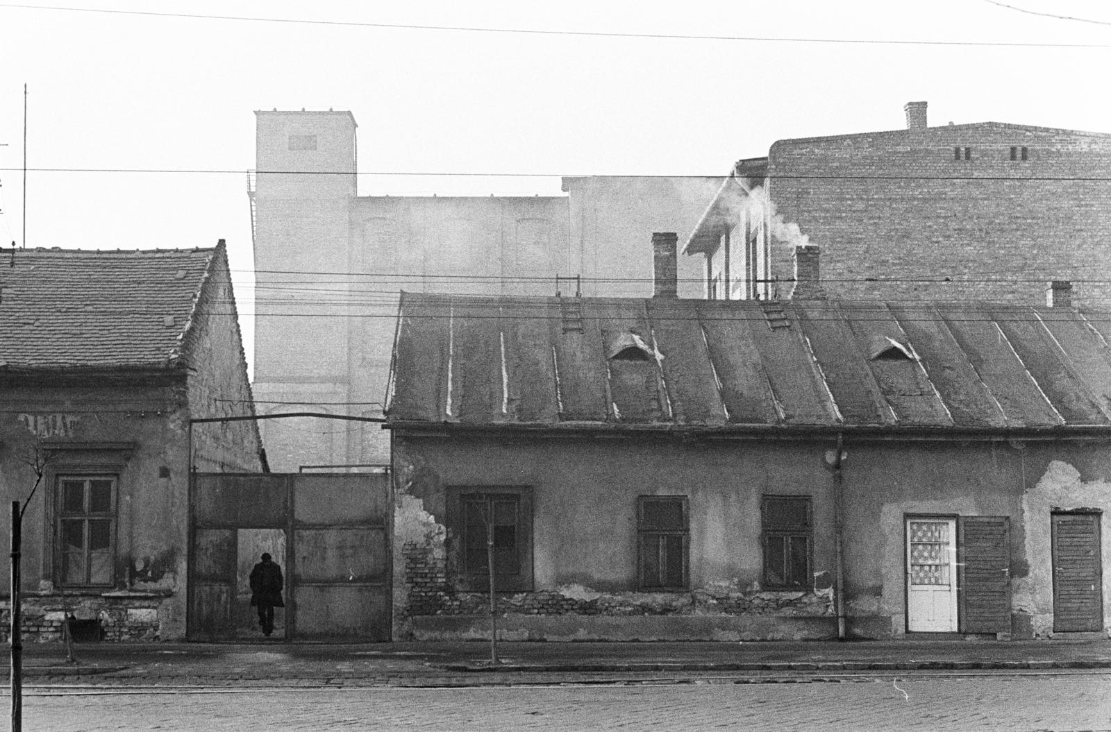 Hungary, Budapest IV., a Váci út a Garam utcánál, szemben az 58. és 58/b számú épület (ma Váci út 50.), 1969, Bencseky Mátyás, Budapest, Fortepan #289813