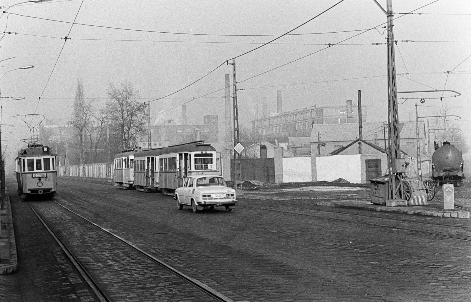 Hungary, Budapest IV., Váci út, szemben a Tungsram épületei láthatók, jobbra a Megyeri út torkolata., 1969, Bencseky Mátyás, Budapest, number plate, tram, rails, Skoda-brand, Fortepan #289818