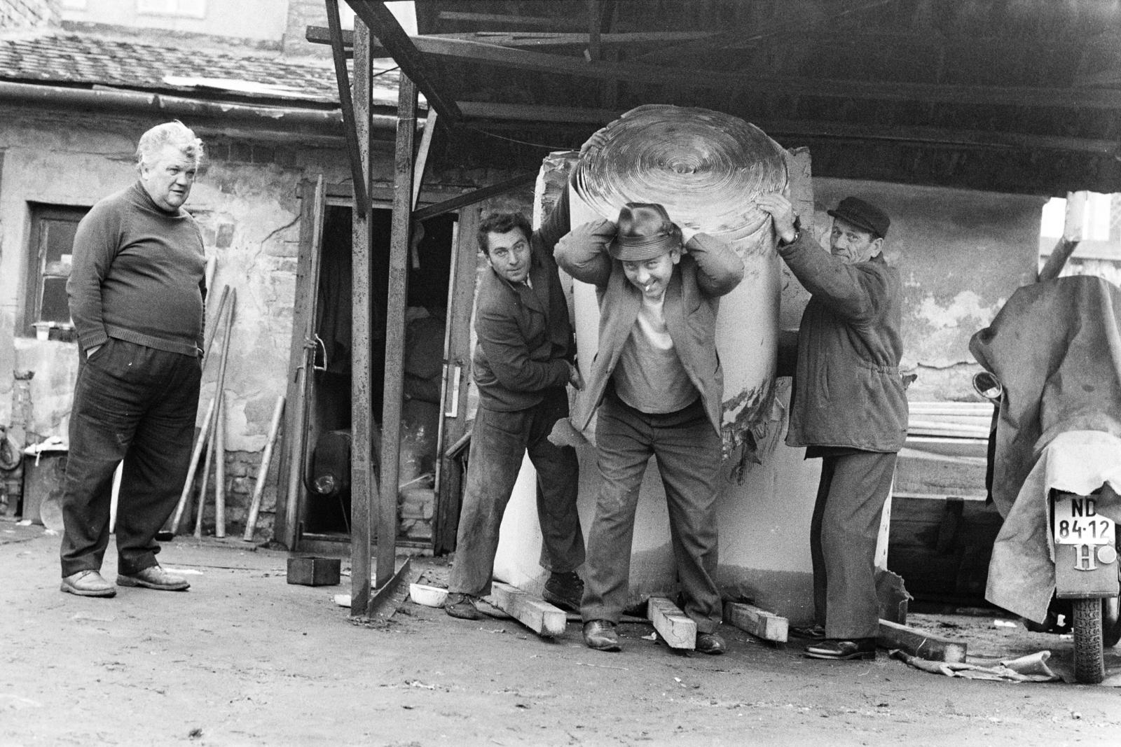 1970, Bencseky Mátyás, paper rolls, number plate, Fortepan #289831