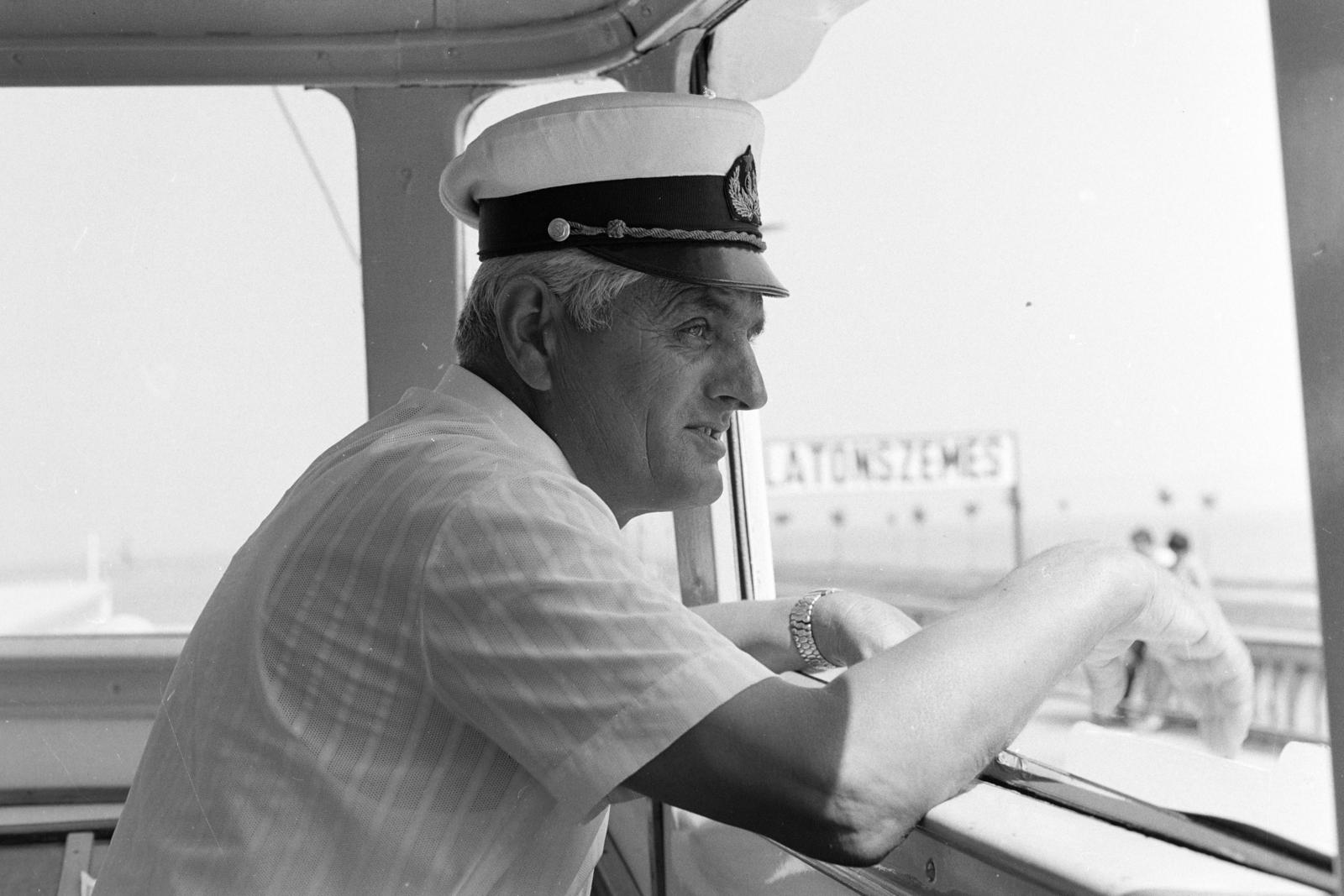Hungary, Balatonszemes, vízibusz a hajóállomáson., 1971, Bencseky Mátyás, skipper, Fortepan #289868