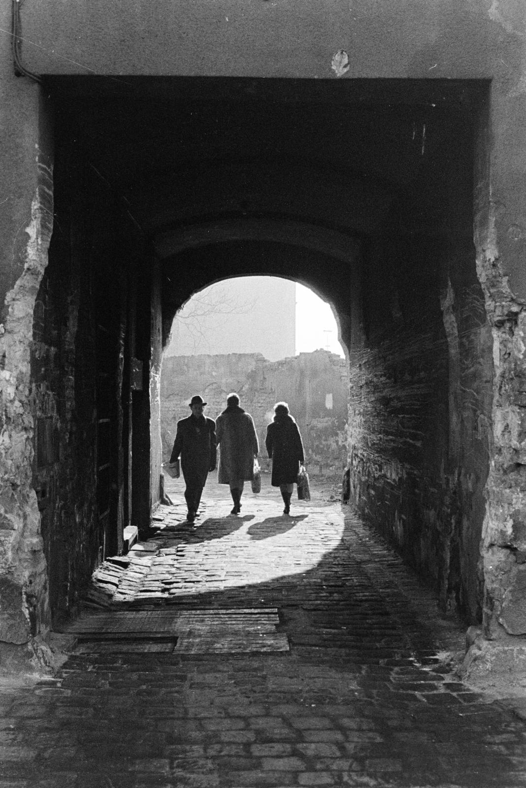 1973, Bencseky Mátyás, three people, gate, Fortepan #289881