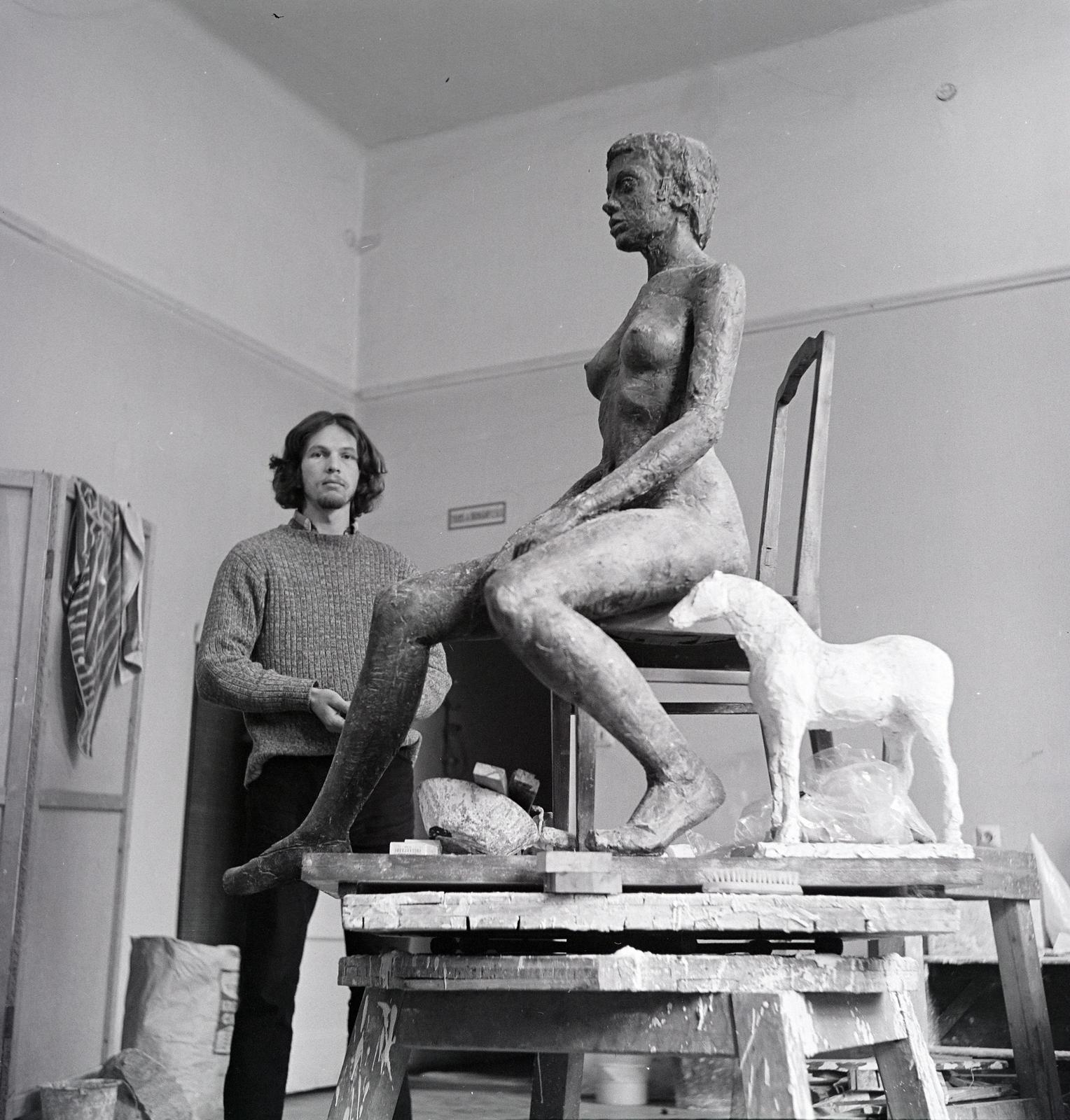 Magyarország, Halász Arisztid festő- és szobrászművész., 1974, Bencseky Mátyás, szobor, nőalak, Fortepan #289978