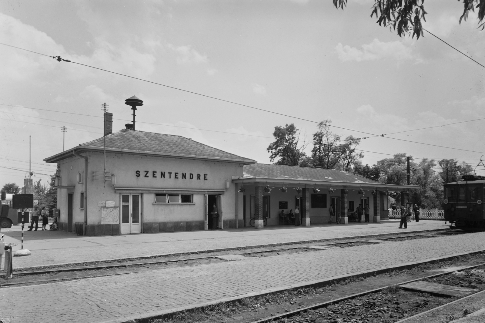 Hungary, Szentendre, HÉV végállomás., 1957, UVATERV, railway, commuter train, siren, Fortepan #2900