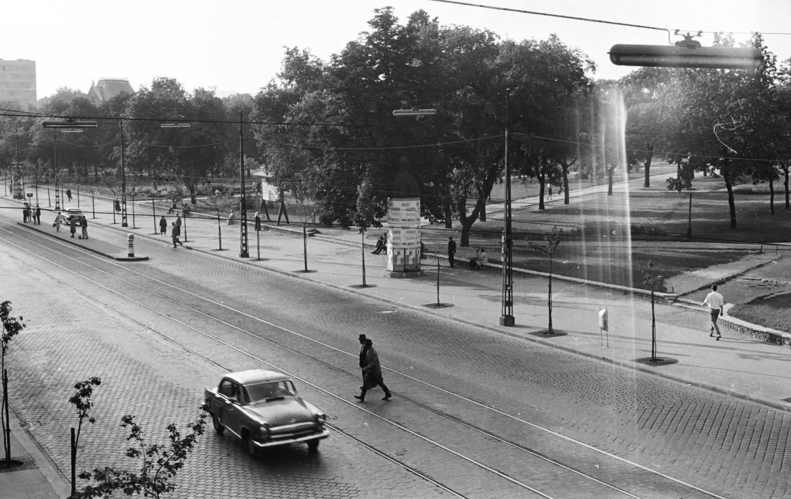 Magyarország, Budapest IX., Üllői út, kilátás a 115/b számú ház első emeletéről a Ludovika (Kun Béla) tér felé., 1964, Hegyvidéki Helytörténeti Gyűjtemény, Budapest, Fortepan #290154