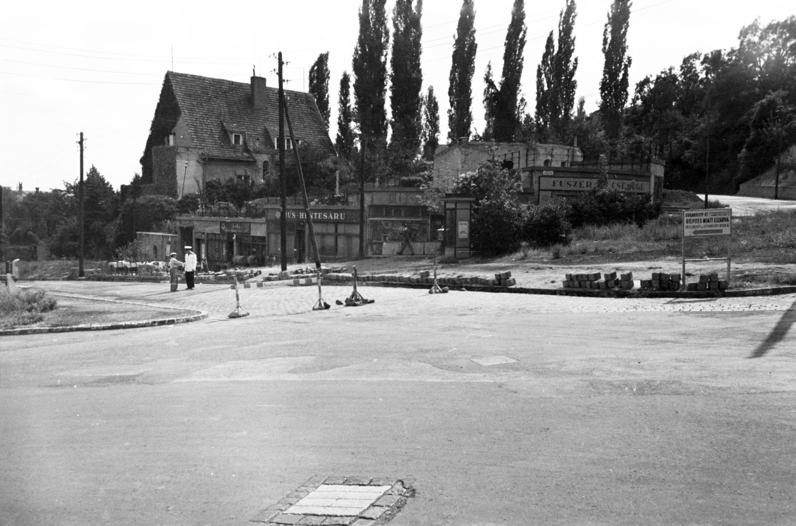 Hungary, Budapest XII., Szent Orbán (Orbán) tér, szemben az Orbánhegyi út., 1962, Hegyvidéki Helytörténeti Gyűjtemény, Közért Company, Budapest, butcher, Fortepan #290209