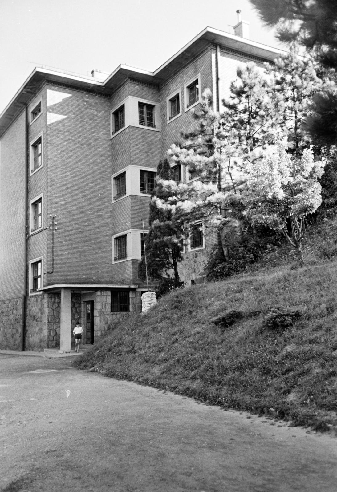 Hungary, Budapest XII., Rőzse utca, a Fővárosi Esze Tamás Fiúotthon és Általános Iskola épülete., 1962, Hegyvidéki Helytörténeti Gyűjtemény, Budapest, Fortepan #290221