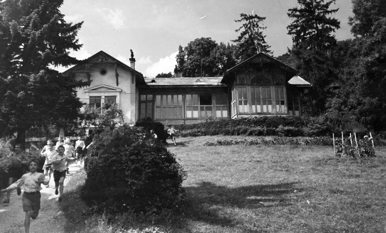 Hungary, Budapest XII., Csörsz utca 18., Magyar Optikai Művek (MOM) Művelődési Háza, balra Sirály utca., 1959, Hegyvidéki Helytörténeti Gyűjtemény, Budapest, Fortepan #290231