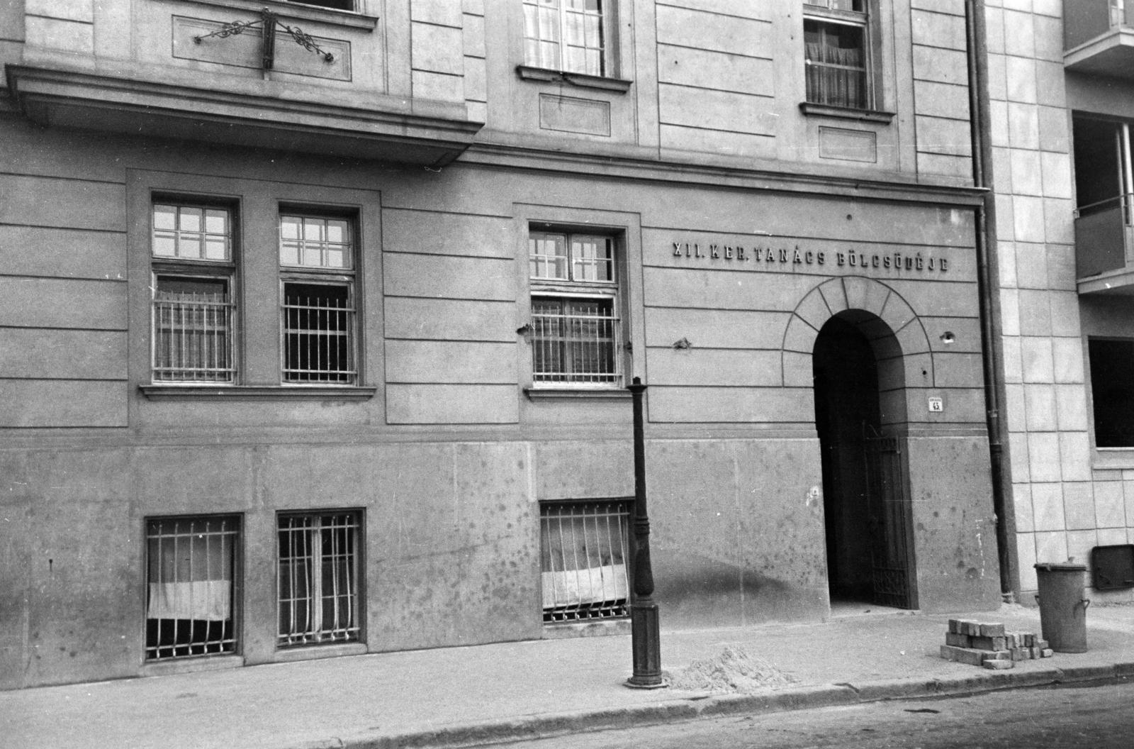 Hungary, Budapest XII., Alkotás utca 45., a XII. kerületi tanács bölcsődéjének bejárata (később Budai Rajziskola)., 1959, Hegyvidéki Helytörténeti Gyűjtemény, Budapest, Fortepan #290264