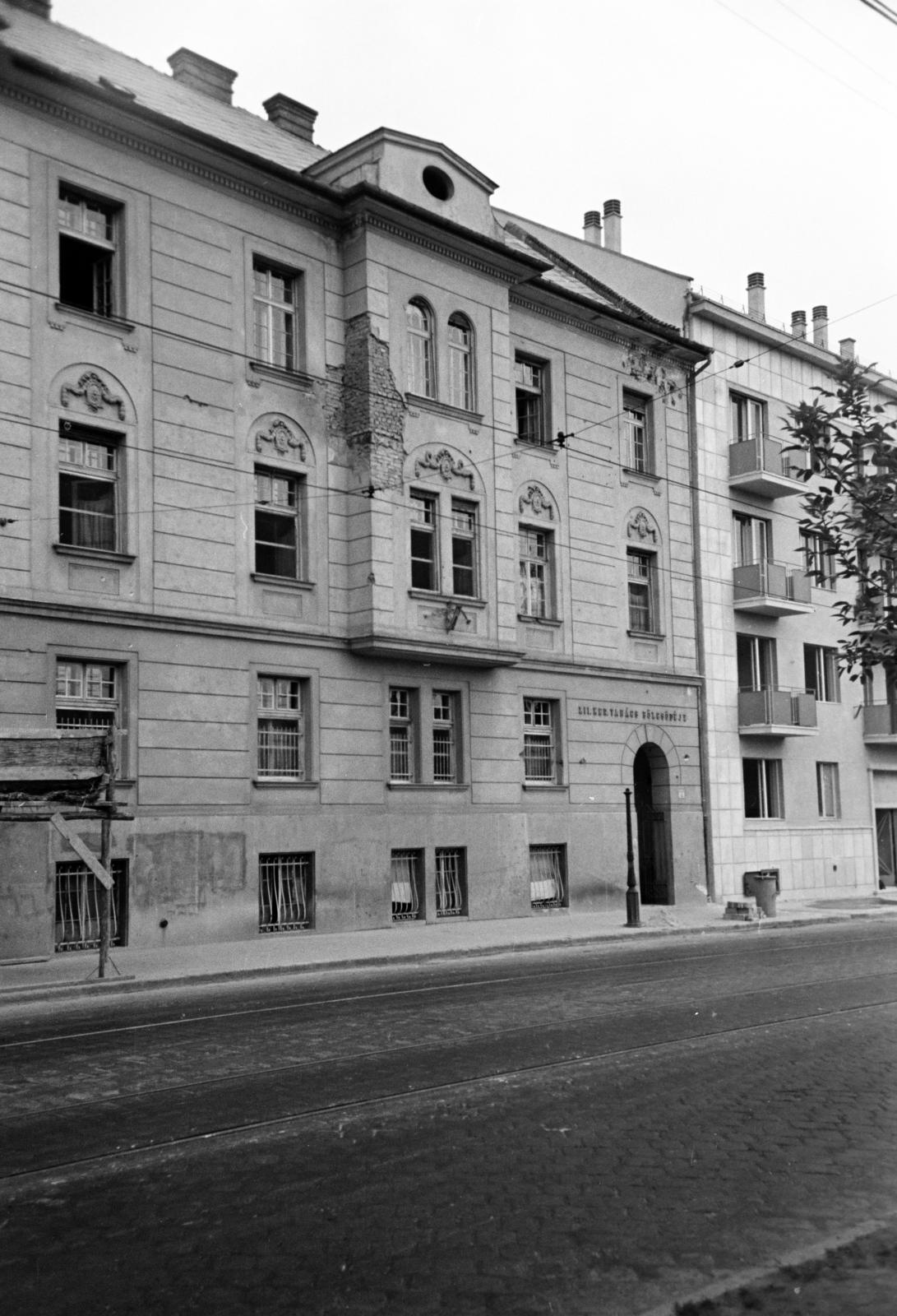 Hungary, Budapest XII., Alkotás utca 45., a XII. kerületi tanács bölcsődéjének bejárata (később Budai Rajziskola)., 1961, Hegyvidéki Helytörténeti Gyűjtemény, Budapest, Fortepan #290265