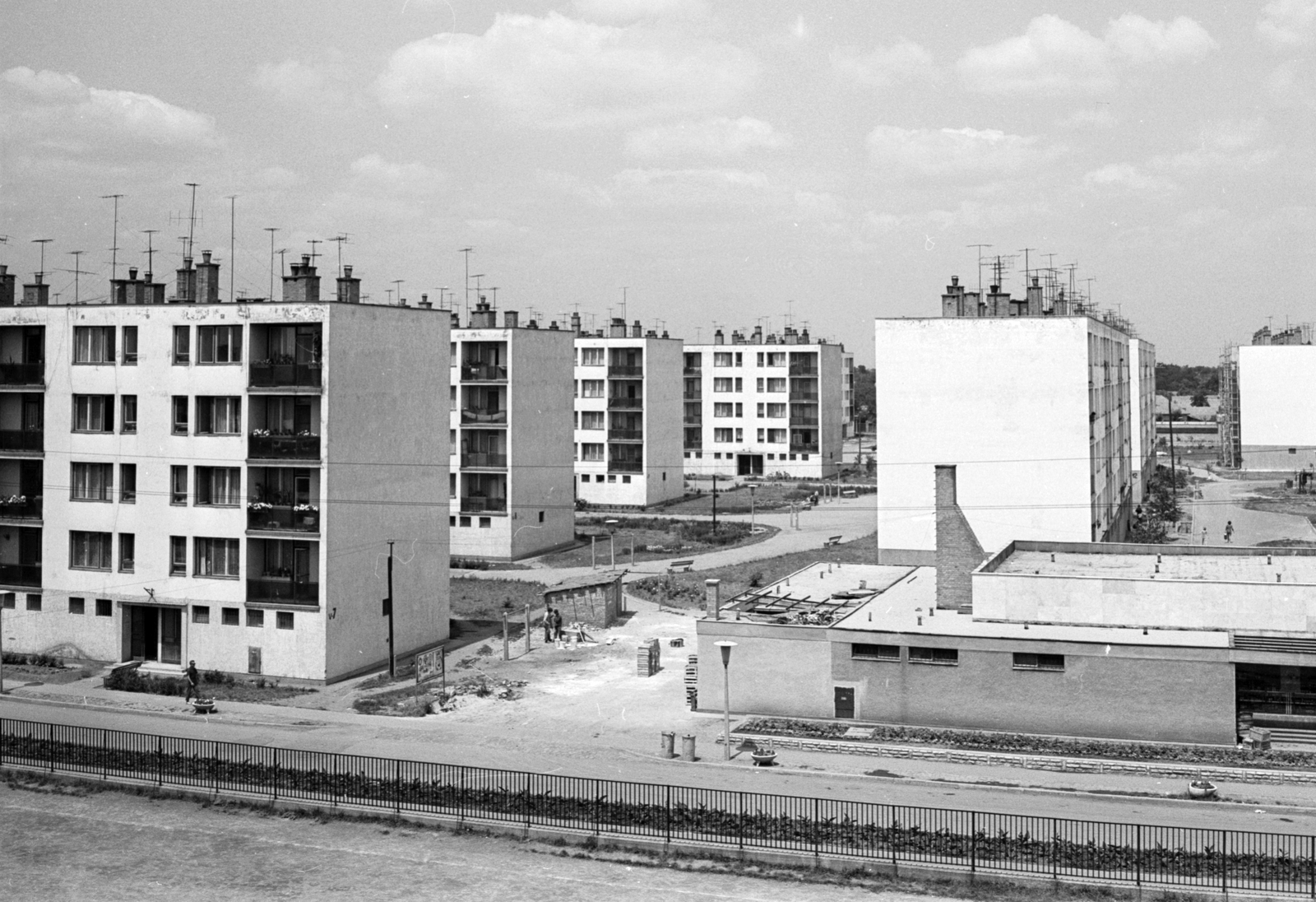 Hungary, Békéscsaba, Kazinczy (Kulich Gyula) lakótelep, előtérben a Tábor utca., 1967, Építésügyi Dokumentációs és Információs Központ, VÁTI, Fortepan #29027