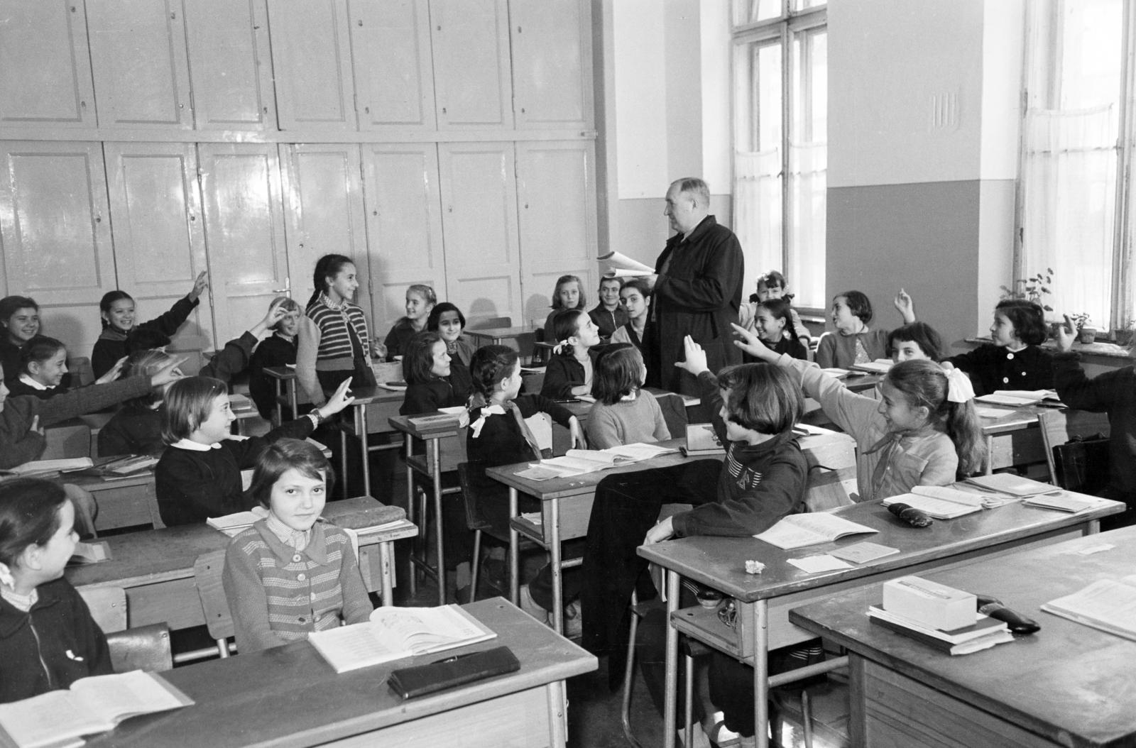 Hungary, Budapest XII., Csaba utcai Általános Iskola (később Pannonia Sacra Katolikus Általános Iskola) tanterme., 1961, Hegyvidéki Helytörténeti Gyűjtemény, school, Budapest, Fortepan #290370