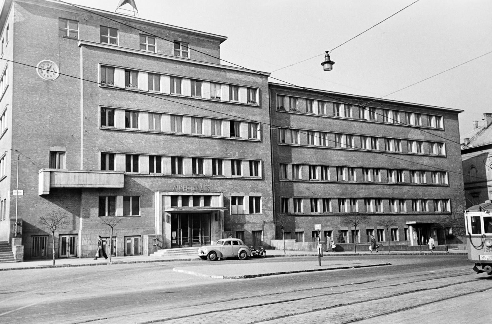 Magyarország, Budapest XII., Böszörményi út, szemben a kerületi Tanács (később Polgármesteri Hivatal) épülete., 1955, Hegyvidéki Helytörténeti Gyűjtemény, Budapest, Fortepan #290386