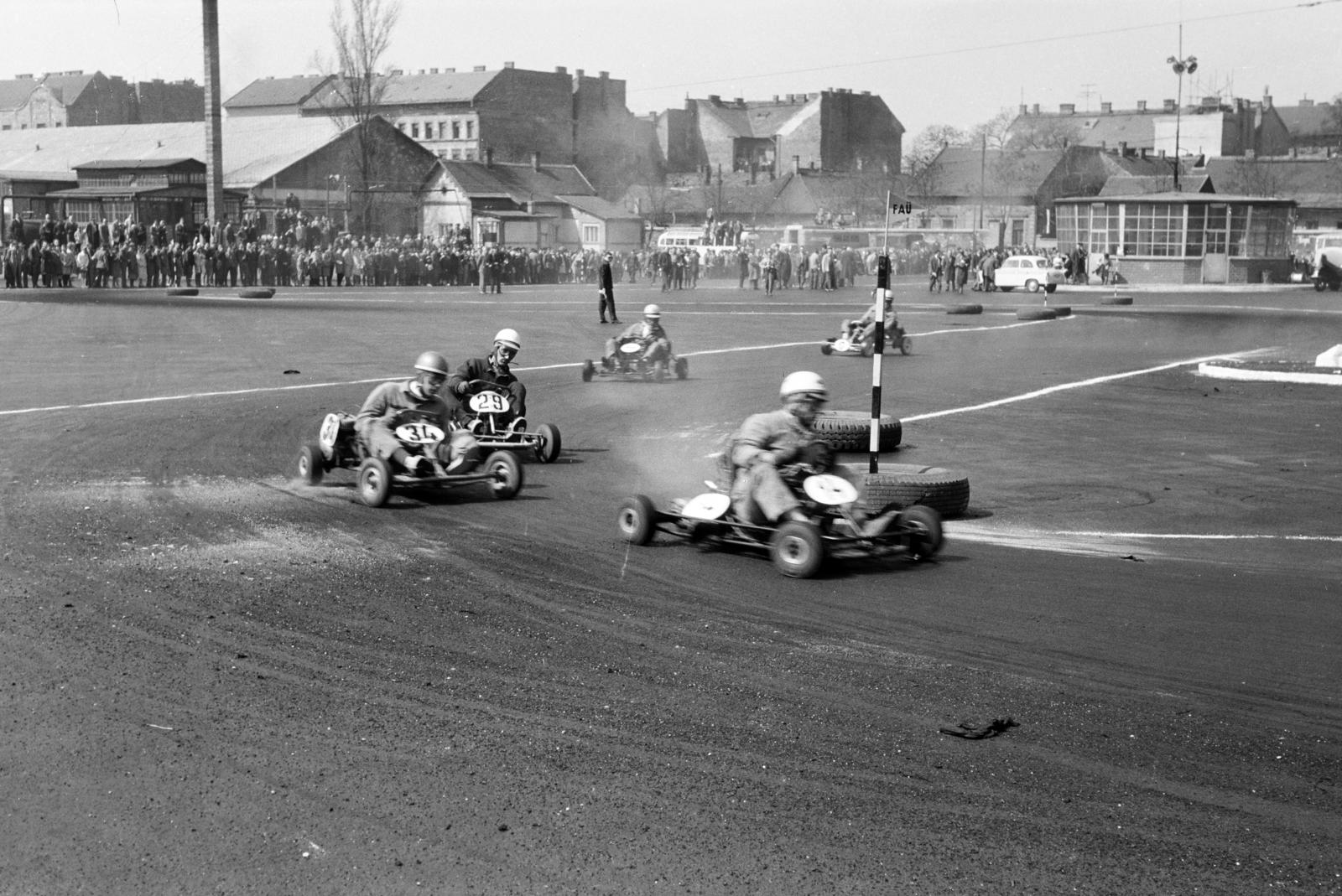 Hungary, Budapest VIII., Korányi Sándor utca 3., Mező Imre garázs, gokartverseny, 1962, Hegyvidéki Helytörténeti Gyűjtemény, Budapest, Fortepan #290430