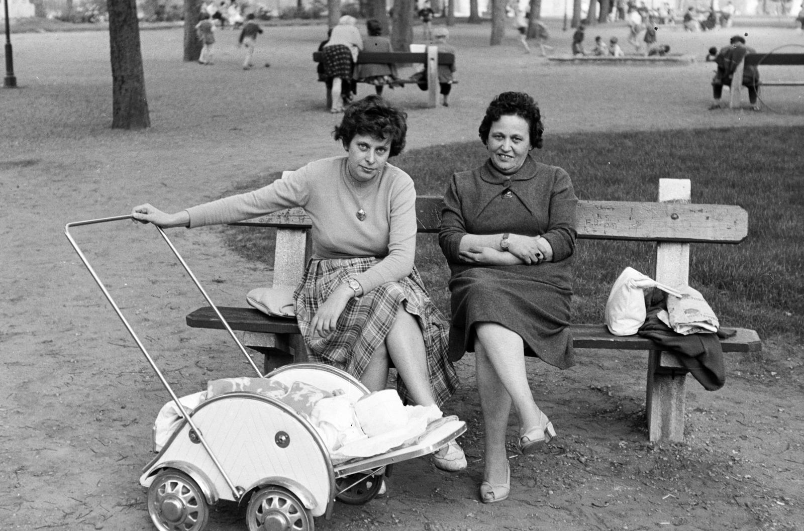 1962, Hegyvidéki Helytörténeti Gyűjtemény, baby carriage, Fortepan #290456