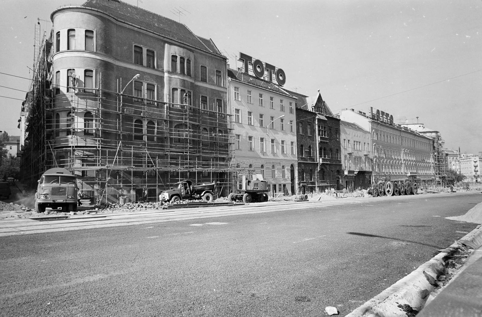 Magyarország, Budapest XII.,Budapest I., az Alkotás utca házsora a Déli pályaudvarnál, a Schwartzer Ferenc utca és a Magyar Jakobinusok tere között., 1970, Hegyvidéki Helytörténeti Gyűjtemény, Budapest, Fortepan #290479