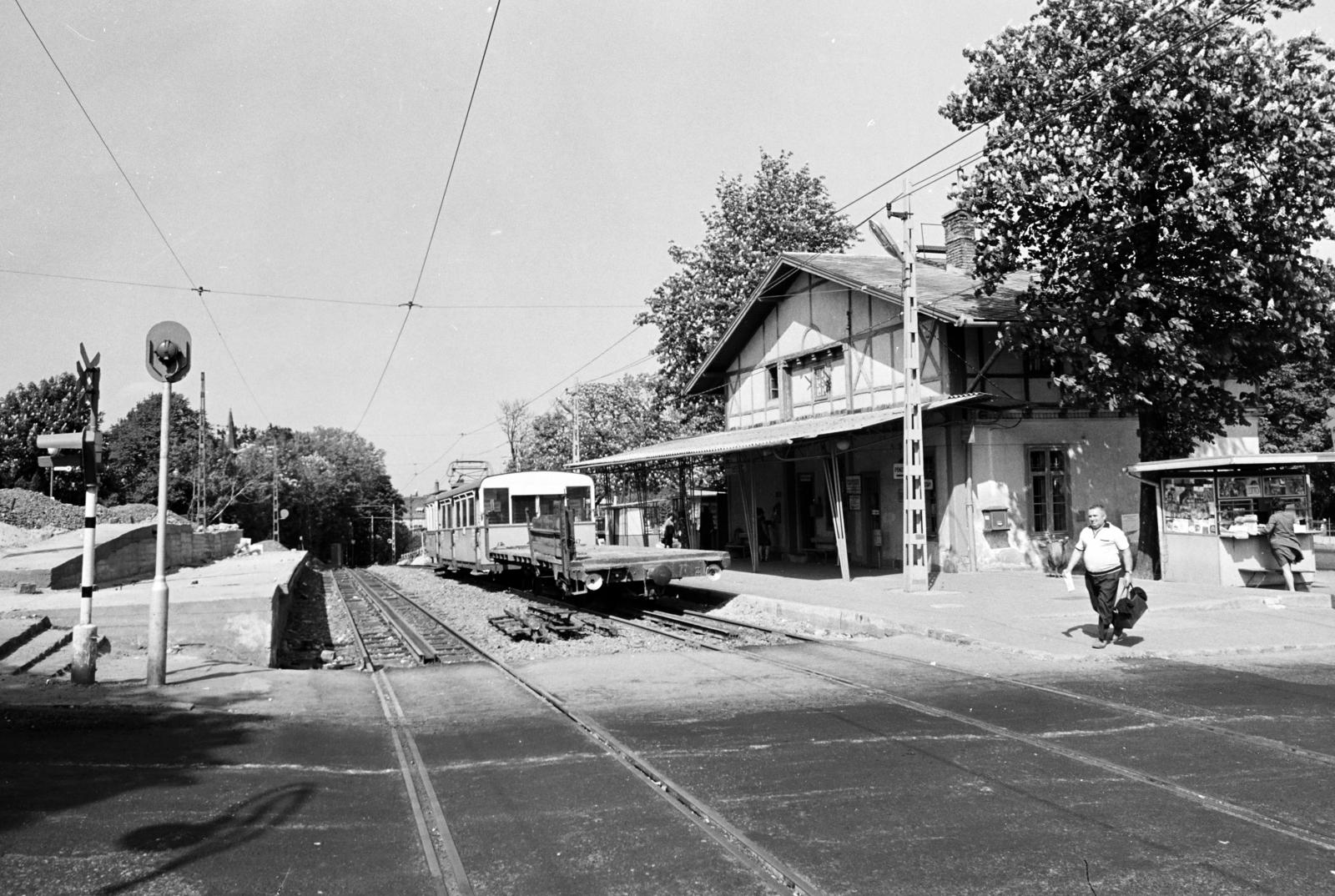 Hungary, Budapest XII., Eötvös út, a Fogaskerekű Svábhegy megállója., 1973, Hegyvidéki Helytörténeti Gyűjtemény, Budapest, funicular train, Fortepan #290489