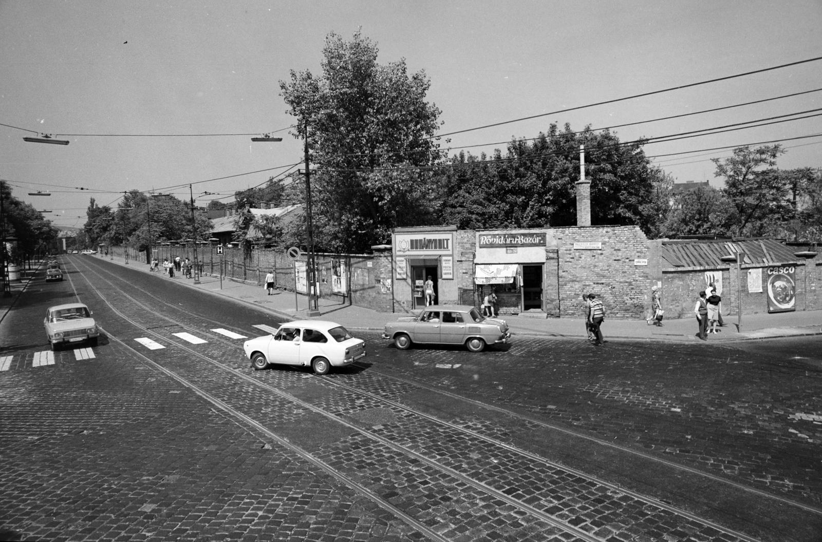 Magyarország, Budapest XII., Alkotás utca - Csörsz utca kereszteződése., 1971, Hegyvidéki Helytörténeti Gyűjtemény, Best of, Budapest, gyalogátkelő, Wartburg 353, kockakő, sínpálya, Fortepan #290505